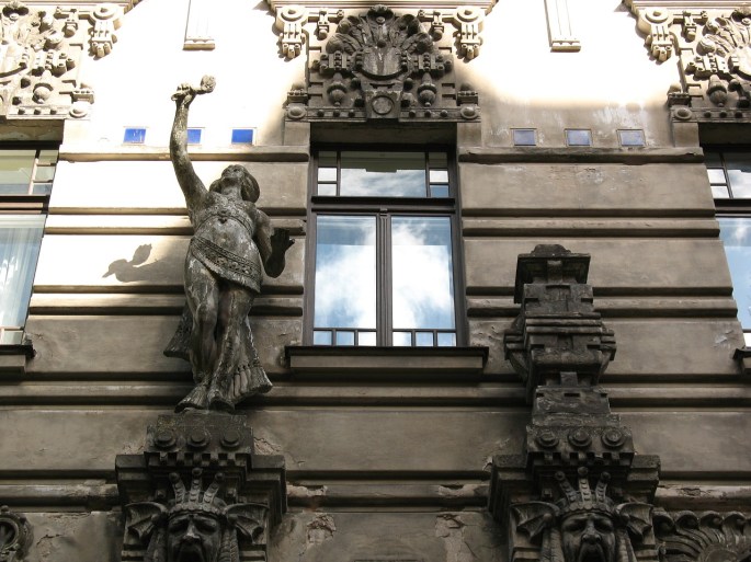 Das Bild zeigt eine Hausfassade in Riga.