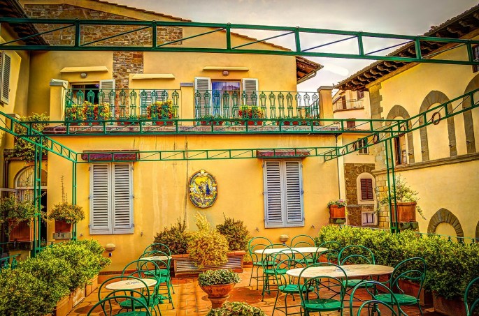 Das Bild zeigt ein Dachrestaurant in Florenz