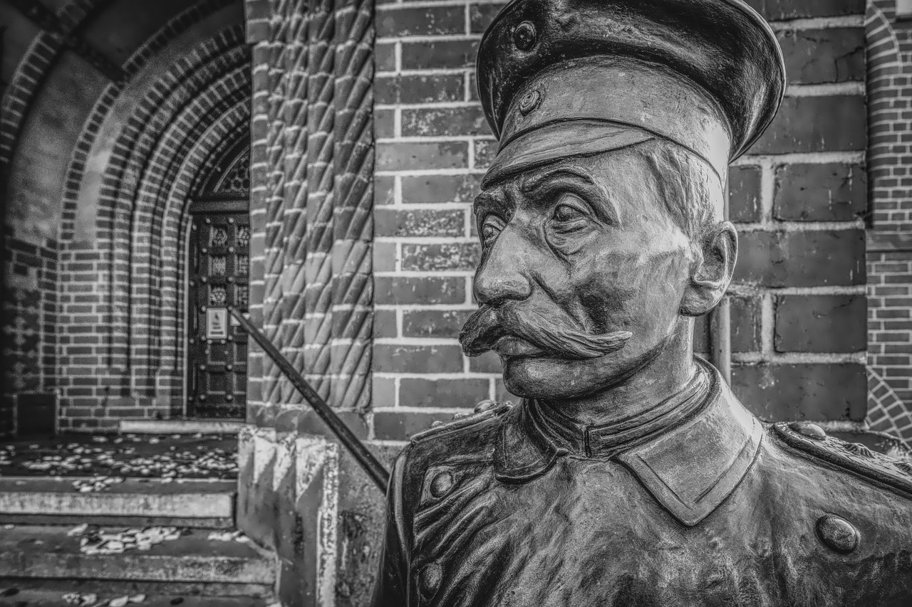 Das Bild zeigt ein Denkmal des Hauptmanns von Köpenick