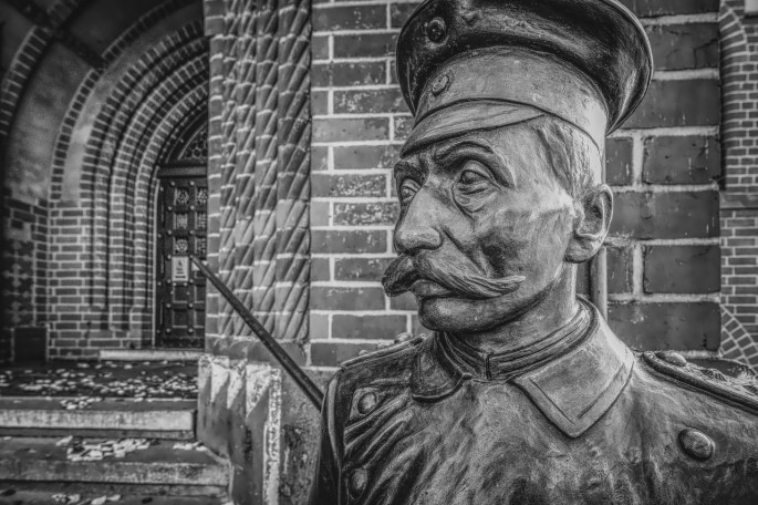 Das Bild zeigt ein Denkmal des Hauptmanns von Köpenick