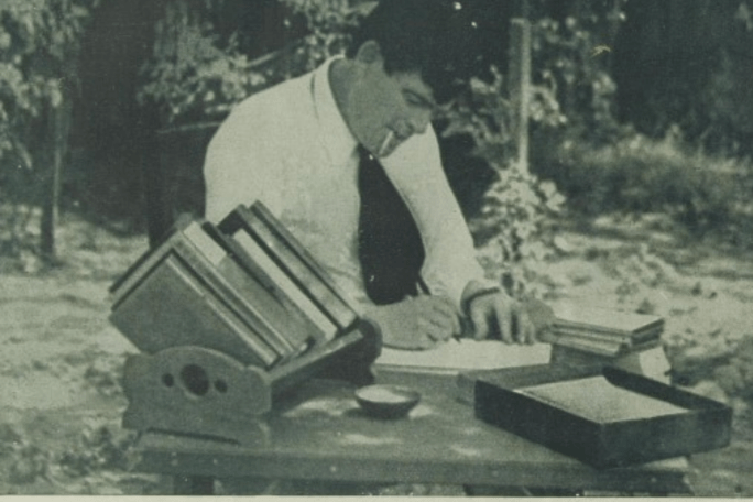 Das Bild zeigt Jack London beim Schreiben.